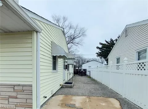 2930 Aberdeen Ave, Ashtabula, OH 44004 photo 2