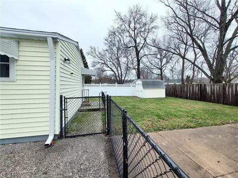 2930 Aberdeen Ave, Ashtabula, OH 44004 photo 3