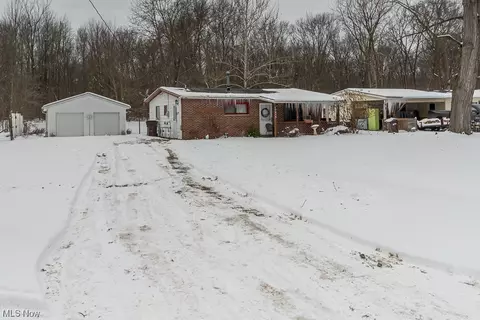 12648 National Dr, Grafton, OH 44044