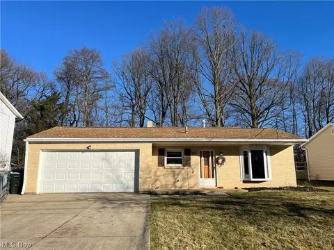 531 Narragansett Dr, Tallmadge, OH 44278