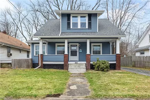 860 Packard St NW, Warren, OH 44483