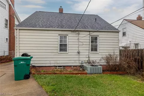 15500 Benhoff Dr, Maple Heights, OH 44137 photo 3
