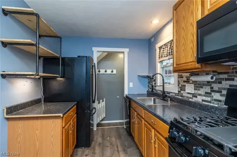 15500 Benhoff Dr, Maple Heights, OH 44137 photo 5