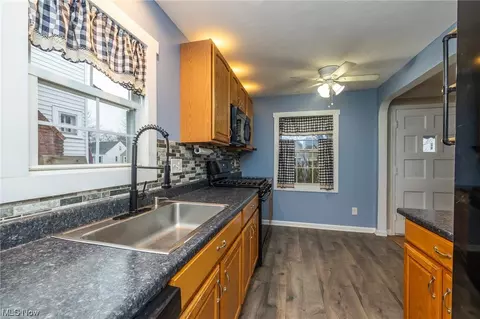 15500 Benhoff Dr, Maple Heights, OH 44137 photo 6