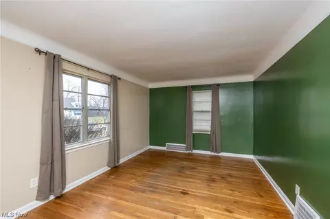 15500 Benhoff Dr, Maple Heights, OH 44137 photo 9