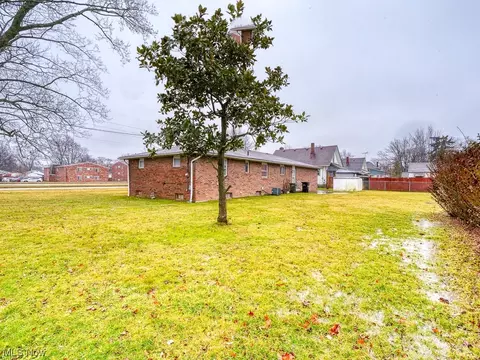 446 Lorain, Elyria, OH 44035 photo 3