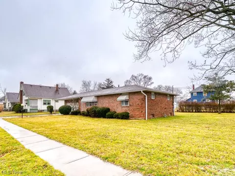 446 Lorain, Elyria, OH 44035 photo 2