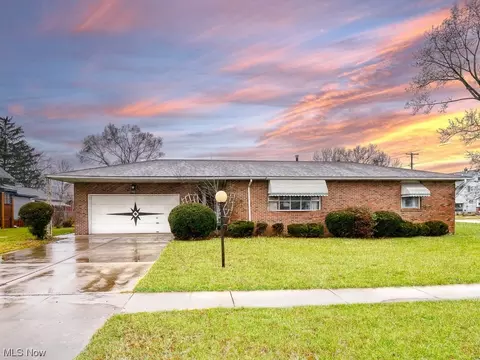 446 Lorain, Elyria, OH 44035