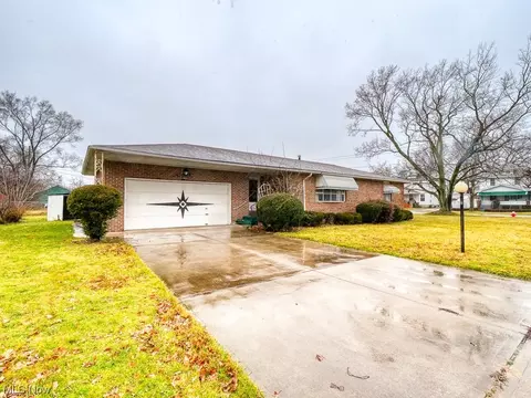 446 Lorain, Elyria, OH 44035 photo 4