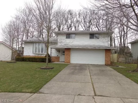 6712 Thoreau Dr, Parma, OH 44129