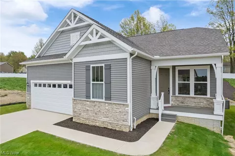 3971 Crestview Dr, Uniontown, OH 44685