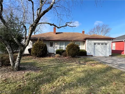 6824 Oakwood Rd, Parma Heights, OH 44130