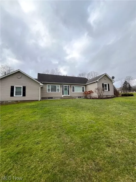 5701 Beechwood Dr, Poland, OH 44514