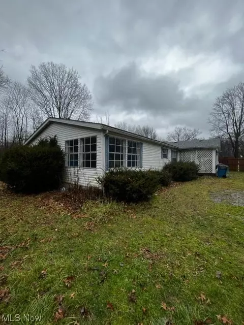 8600 Huntley Dr SE, Warren, OH 44484