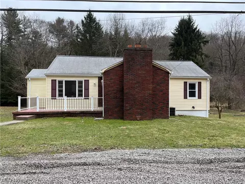 2504 Hardins Run Rd, New Cumberland, WV 26047