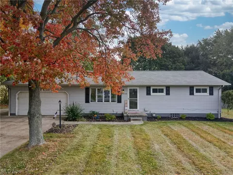 9530 Market Ave N, Hartville, OH 44632