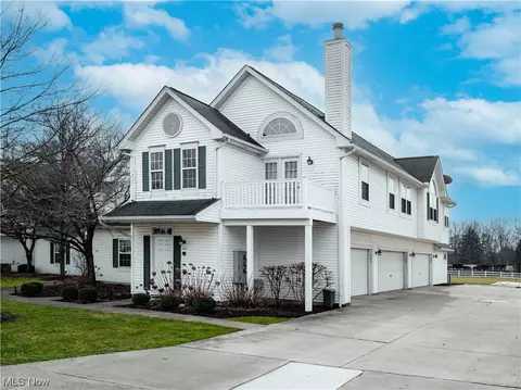 321 Vista Cir #28A, North Olmsted, OH 44070
