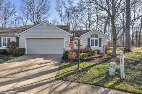 9685 Southview Ct, Strongsville, OH 44136