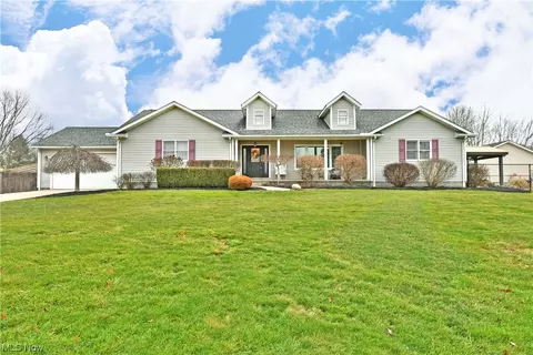 2376 Edgewater Dr, Cortland, OH 44410