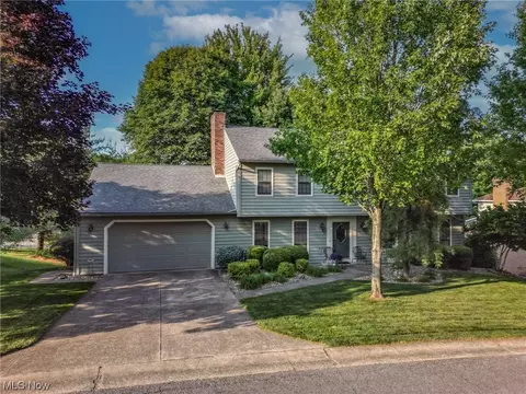 1403 Greenmont Hills Dr, Vienna, WV 26105