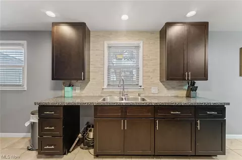 Kitchen - 224 Creed St, Struthers, OH 44471 photo 5 of 6