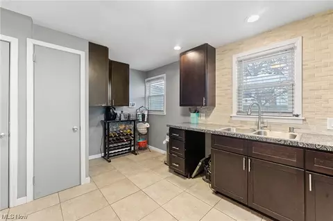 Kitchen - 224 Creed St, Struthers, OH 44471 photo 3 of 6
