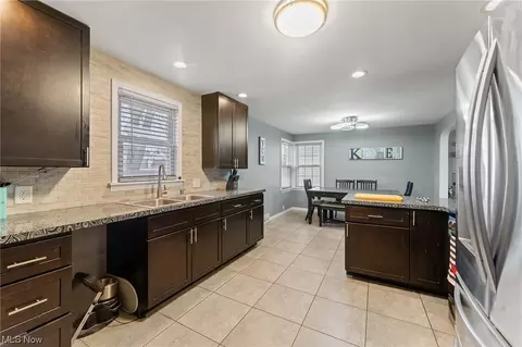Kitchen - 224 Creed St, Struthers, OH 44471 photo 4 of 6