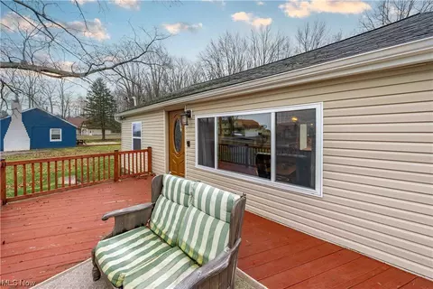 Exterior - 4454 Lake Rd E, Geneva, OH 44041 photo 10 of 20