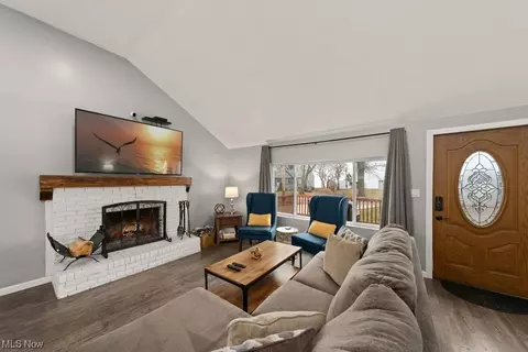 Living - 4454 Lake Rd E, Geneva, OH 44041 photo 3 of 8