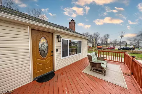 Exterior - 4454 Lake Rd E, Geneva, OH 44041 photo 3 of 20