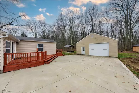Exterior - 4454 Lake Rd E, Geneva, OH 44041 photo 12 of 20