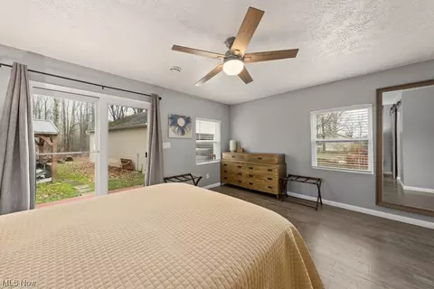 Bedroom - 4454 Lake Rd E, Geneva, OH 44041 photo 4 of 6