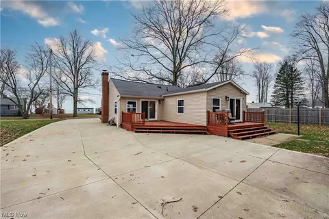 Exterior - 4454 Lake Rd E, Geneva, OH 44041 photo 14 of 20