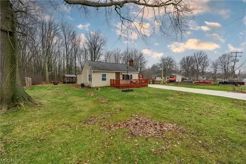 Exterior - 4454 Lake Rd E, Geneva, OH 44041 photo 11 of 20
