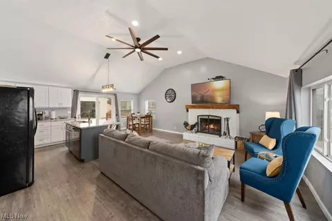 Living - 4454 Lake Rd E, Geneva, OH 44041 photo 1 of 8
