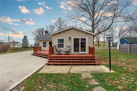 Exterior - 4454 Lake Rd E, Geneva, OH 44041 photo 15 of 20