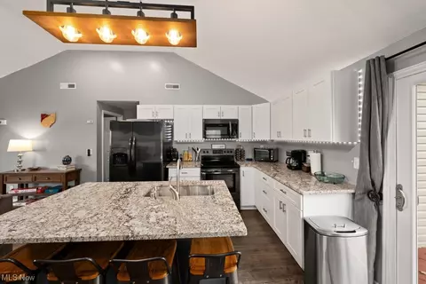 Kitchen - 4454 Lake Rd E, Geneva, OH 44041 photo 1 of 4