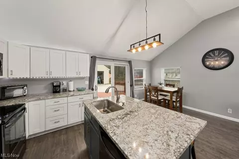Kitchen - 4454 Lake Rd E, Geneva, OH 44041 photo 4 of 4
