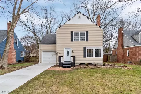 227 Avondale Dr, Akron, OH 44313