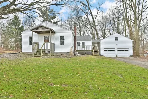 4011 Burkey Rd, Youngstown, OH 44515