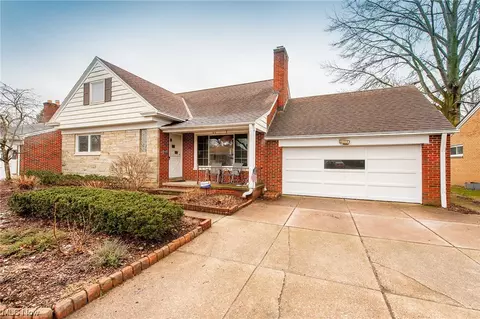 21115 Parkwood Ave, Fairview Park, OH 44126