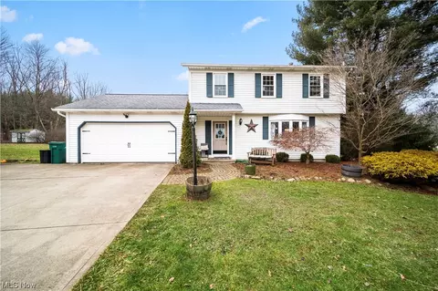 17906 Harvest Dr, Chagrin Falls, OH 44023