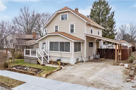 283 E Lk, Barberton, OH 44203