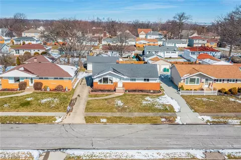 687 E Hillsdale Ave, Seven Hills, OH 44131