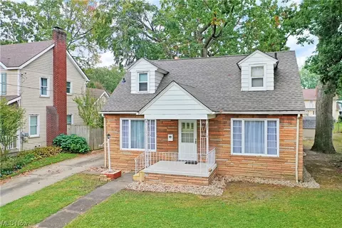 1736 Hollywood St NE, Warren, OH 44483
