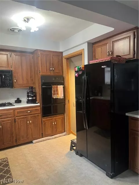 293 E 280, Euclid, OH 44132 photo 9