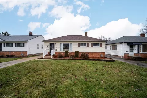 2964 Alden Dr, Parma, OH 44134
