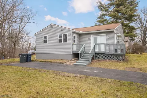 2470 7th St SW, Akron, OH 44314