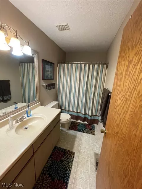 Bath - 1452 Loop Rd, Kent, OH 44240 photo 2 of 3