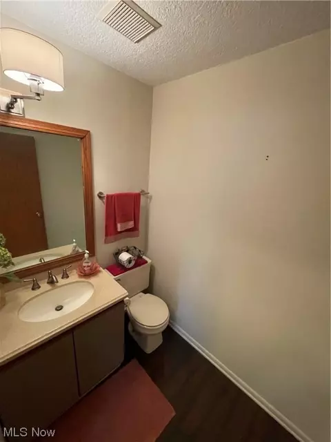 Bath - 1452 Loop Rd, Kent, OH 44240 photo 1 of 3